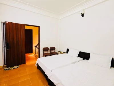 Habitación Doble o con 2 camas individuales económica — Hoàng Kiên Hotel