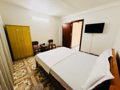Habitación Estándar con cama extragrande — Hoàng Kiên Hotel